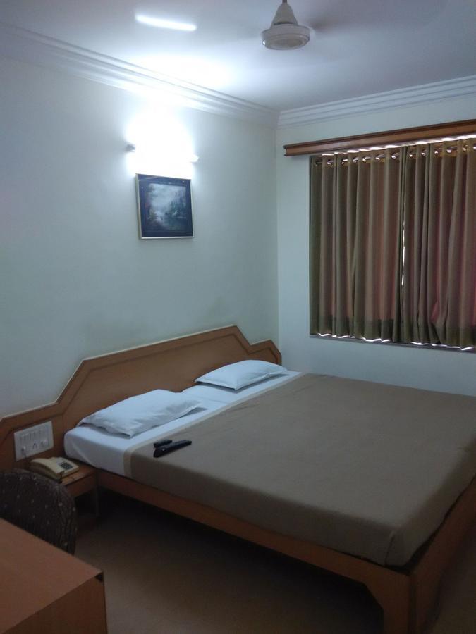 Hotel Galaxy 수라트 외부 사진